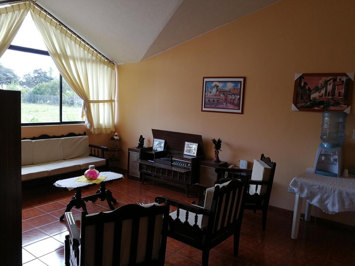 Chapelet Hostal Tababela Dış mekan fotoğraf