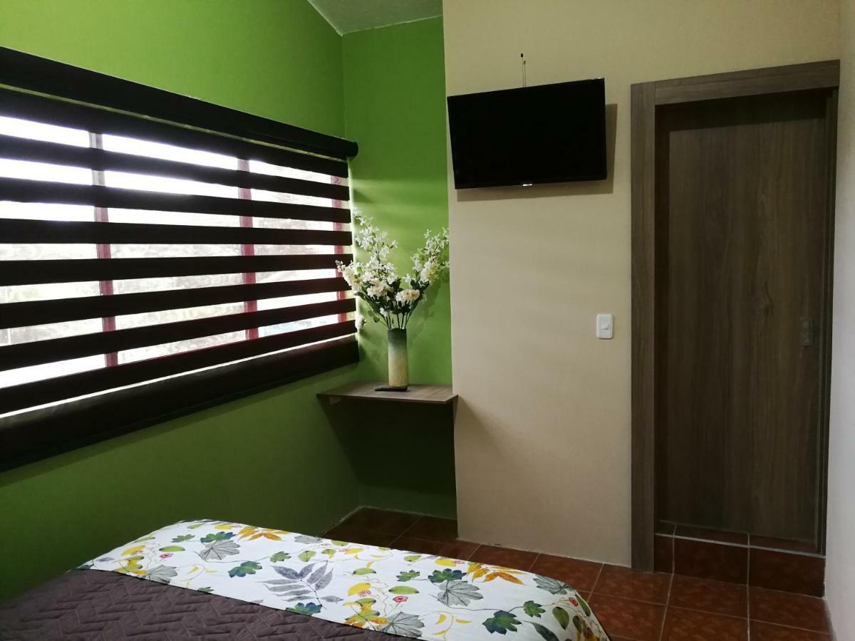 Chapelet Hostal Tababela Dış mekan fotoğraf
